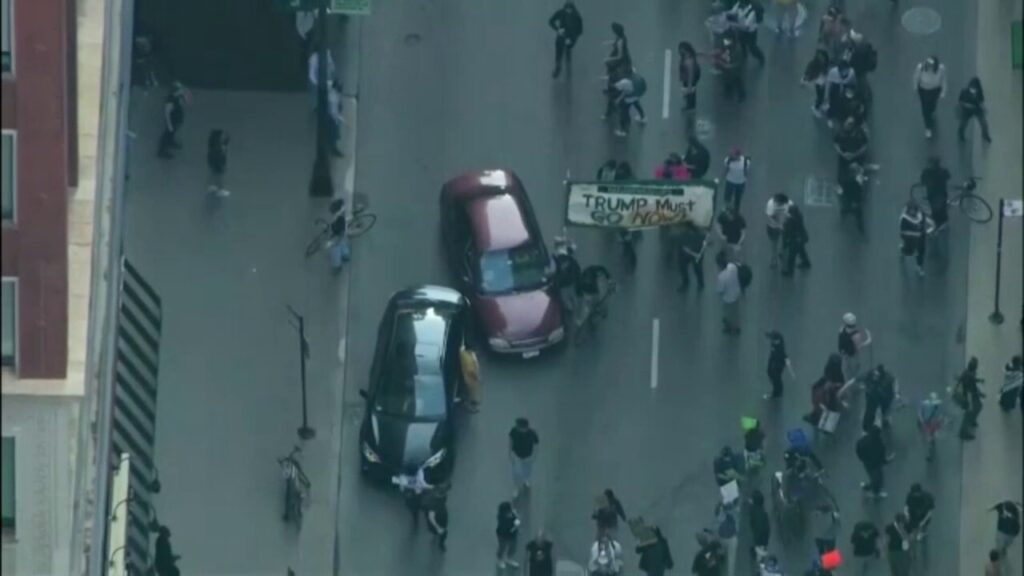 Car drives through anti-ICE protesters in Downtown Chicago