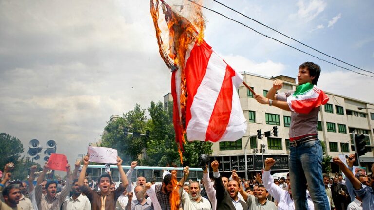 CNN host touts 'friendliness' of Iranians who shouted 'Death to America,' calls it jarring juxtaposition