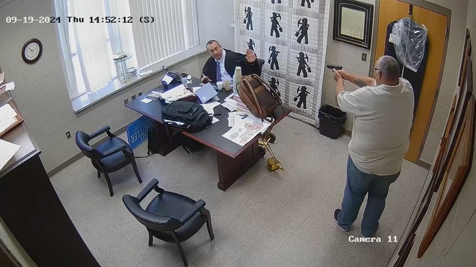 Ex-sheriff accused of shooting judge in chambers says state skirted law, should toss murder case: report