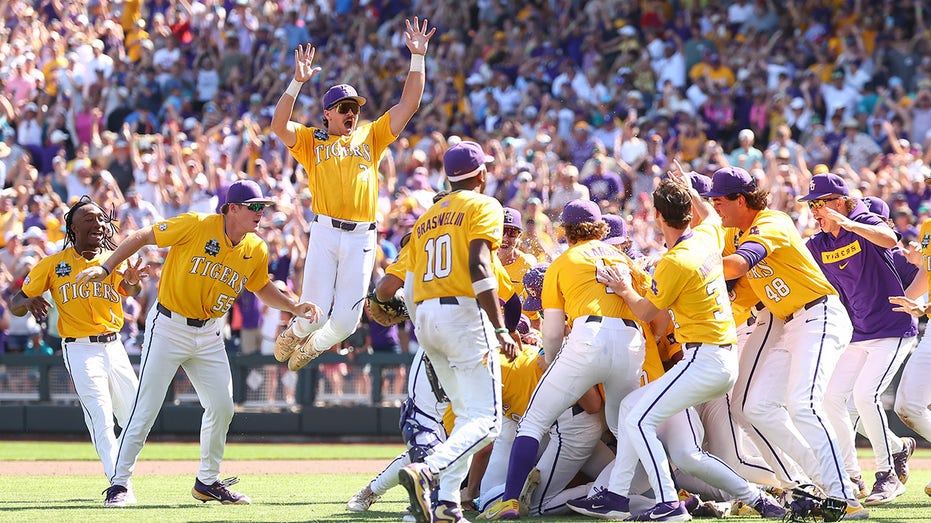 LSU Tigers sweep Coastal Carolina to win NCAA Men's College World Series