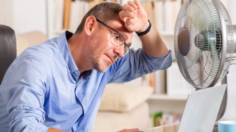 The heat has a surprising effect on the brain — here's what doctors want you to know