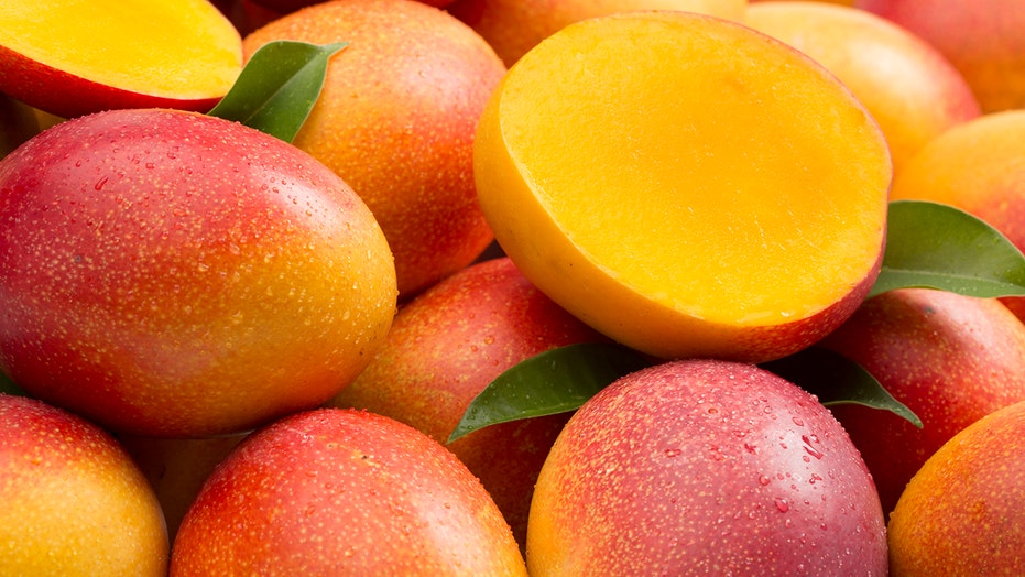 Tropical fruit could help your heart, plus passenger defends 'gate lice' behavior