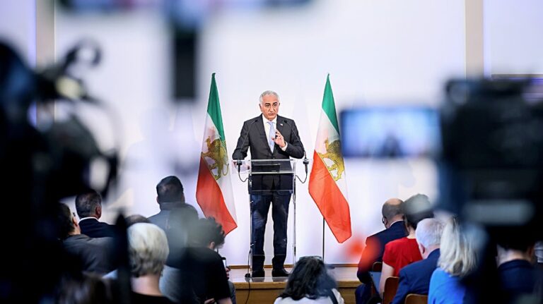 Exiled prince warns Iranian military of 'final chance' to stand up to the regime