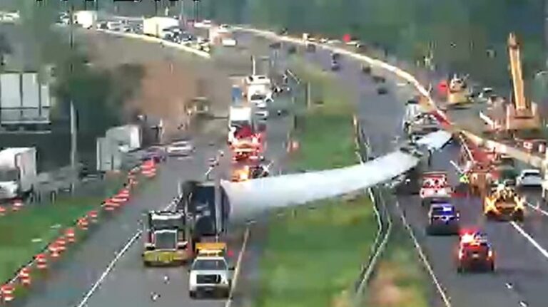 Wind turbine blade crashes into traffic on busy Northeast interstate