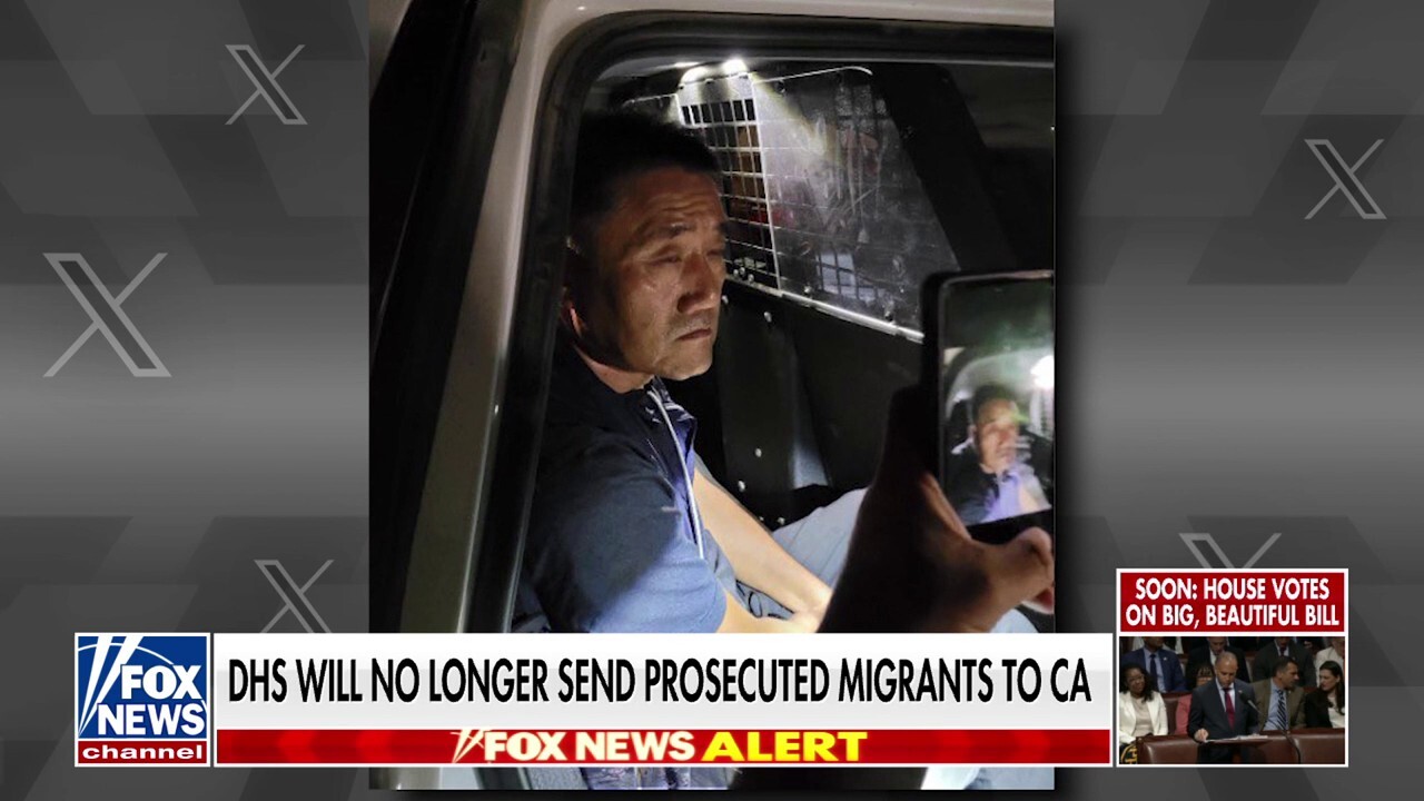 DHS halts migrant flights to California over sanctuary policies