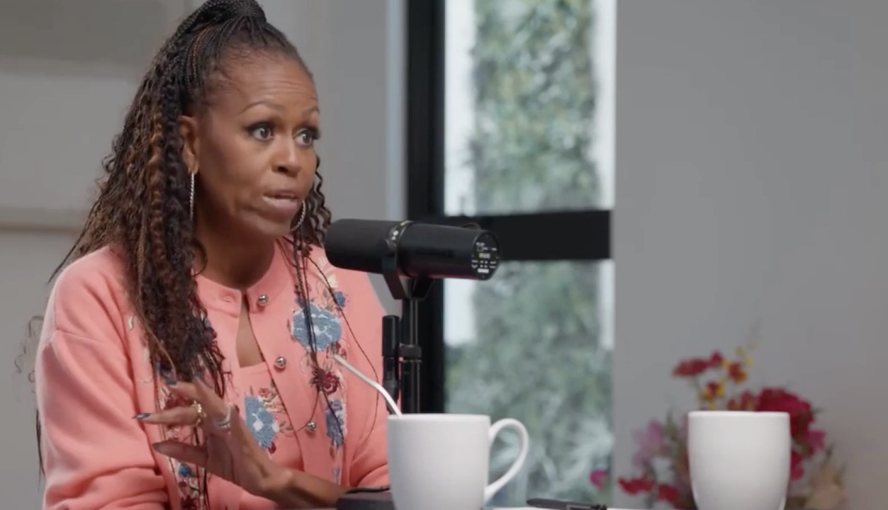 Obama tells Julia Louis-Dreyfus young women are not allowed the unearned confidence young men have