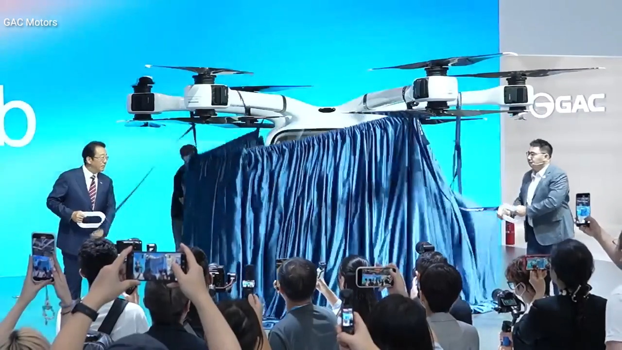 China’s first mass-produced flying car debuts