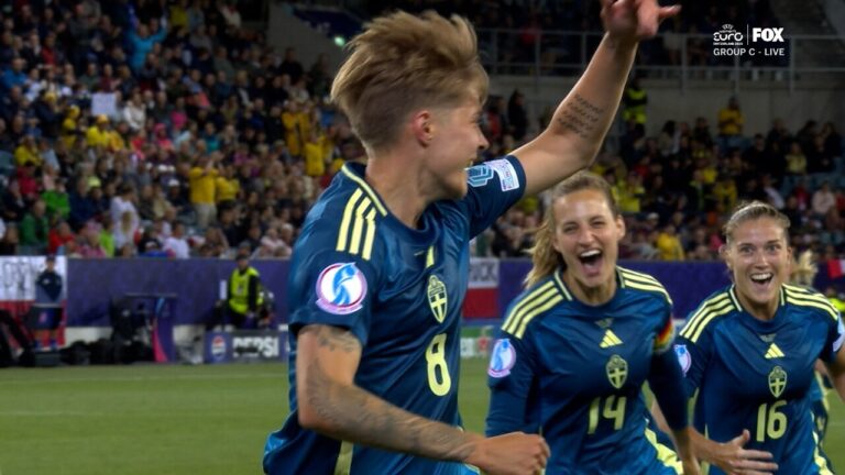 Lina Hurtig scores, giving Sweden a comfortable 3-0 lead over Poland
