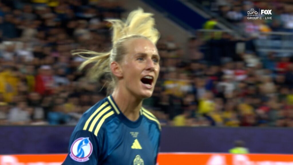 Stina Blackstenius gives Sweden a 1-0 lead over Poland | UEFA Women's Euro 2025