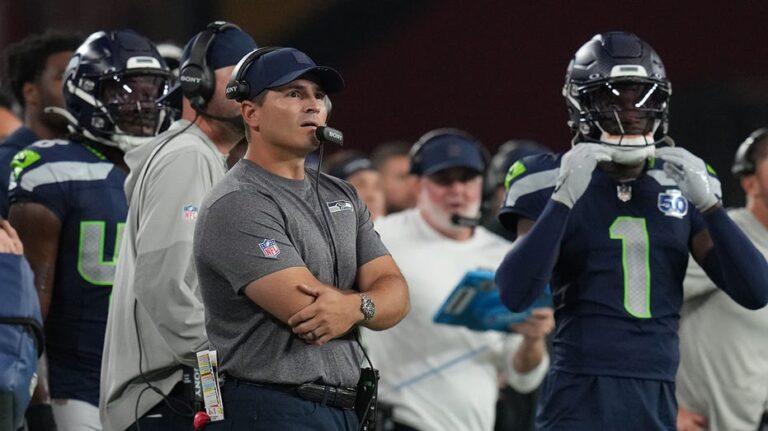Seahawks' interception turns into fumble after defender runs into own teammate