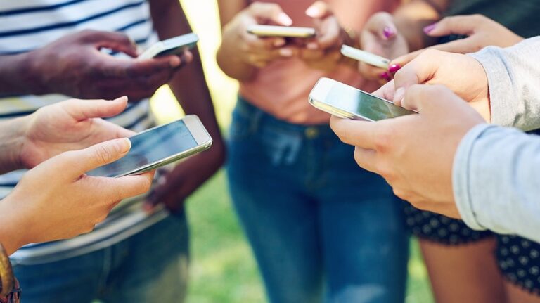 Test yourself on the Gen Z slang of 2025: Can you decode ‘huzz’ and ‘glazing’?