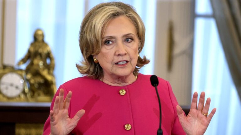 Hillary Clinton fires up voters against Trump's White House ballroom construction: 'Not his house'