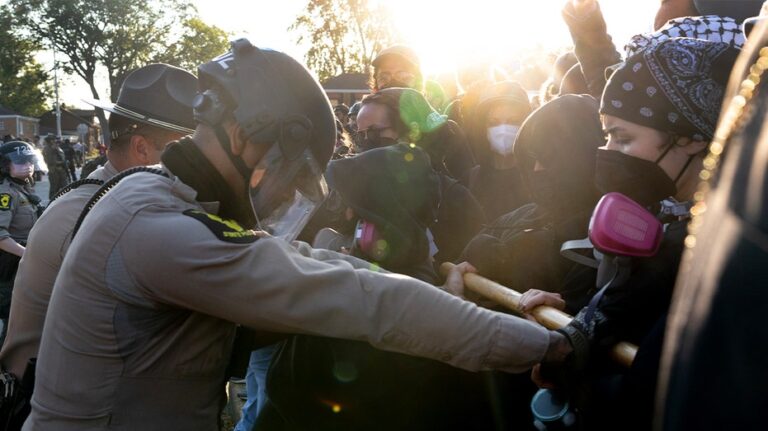 Obama-appointed judge says she wants body cameras for federal agents amid Chicago anti-ICE clashes