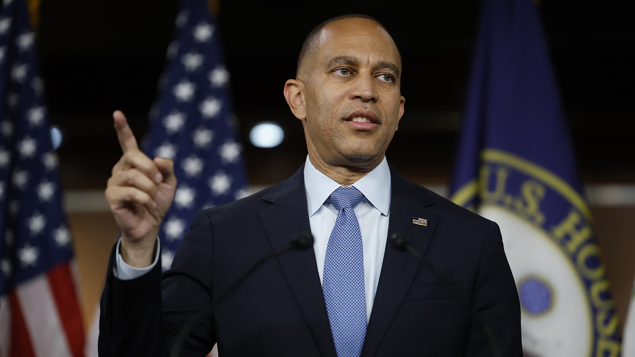 WATCH LIVE: Dem leader Jeffries holds press conference after Dems block GOP's shutdown plan again