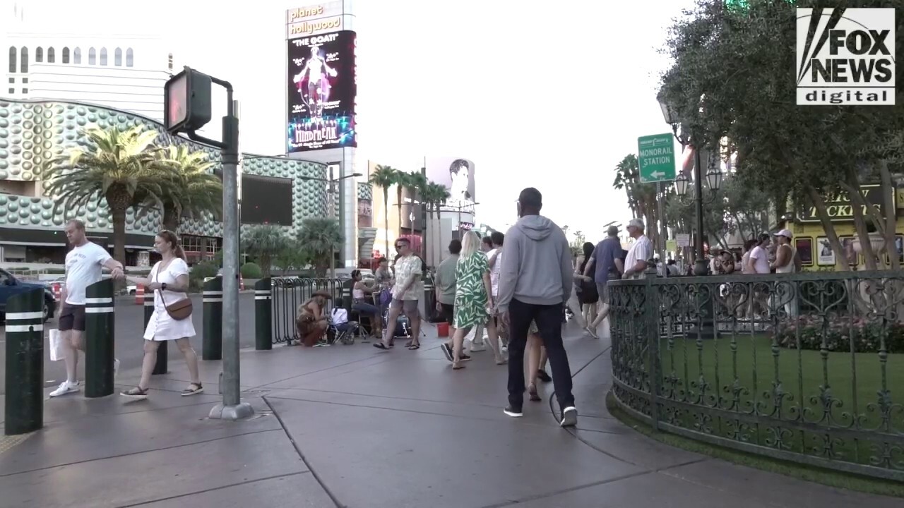 Tourists stroll Las Vegas streets as city struggles with drop in visitor rates