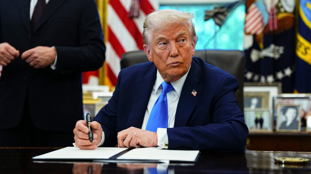 WATCH LIVE: President Trump makes an announcement from the Oval Office