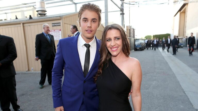 Justin Bieber shuts down mom's public prayer for his healing