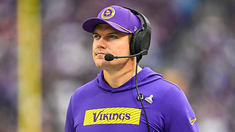 Vikings coach Kevin O'Connell defends choice to keep Carson Wentz in blowout loss for prolonged period