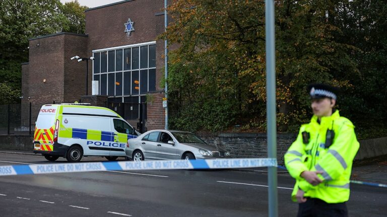 Manchester synagogue attacker 'pledged allegiance to Islamic State,' police say