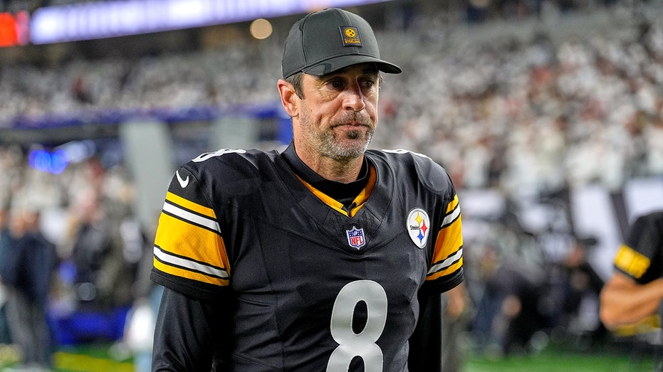Aaron Rodgers fumes after getting tackled by 300-pound Steelers teammate during touchdown celebration