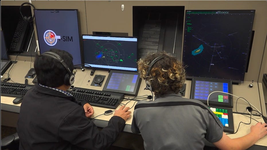 FAA scrambles to hire 8,900 air traffic controllers by 2028 as shortage reaches crisis levels