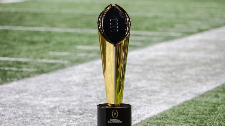 College Football Playoff rankings: Oregon climbs after win over USC