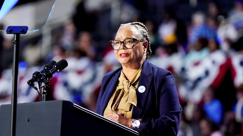 Charlotte mayor wins landslide reelection despite controversy over Iryna Zarutska’s slaying