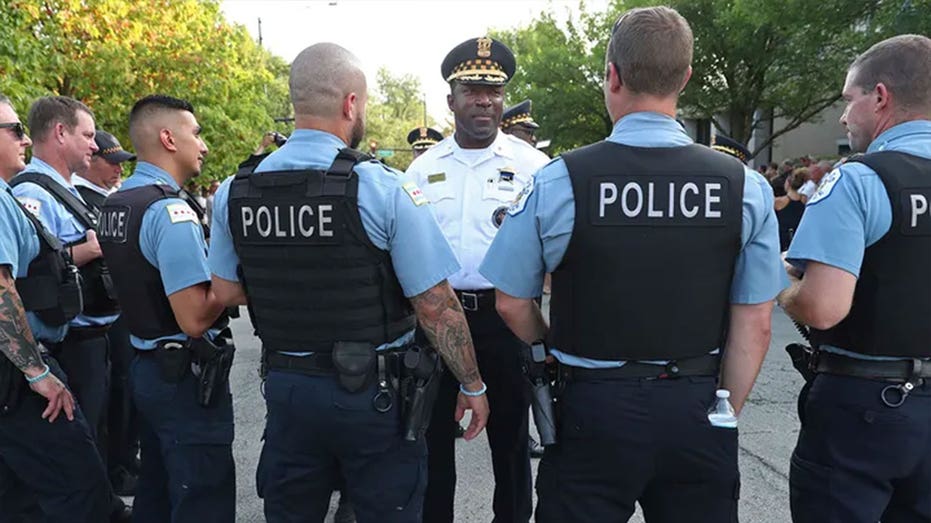 Chicago Police Department accused of operating race-based hiring system in civil rights complaint
