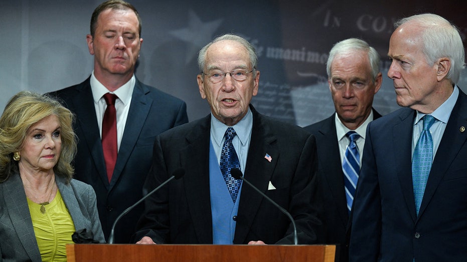 Republicans feud over 'Arctic Frost' accountability measure, but critics offer no clear alternative