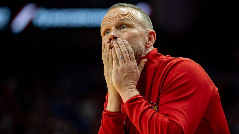 Louisville men's basketball coach suffers bizarre injury trying to avoid celebration