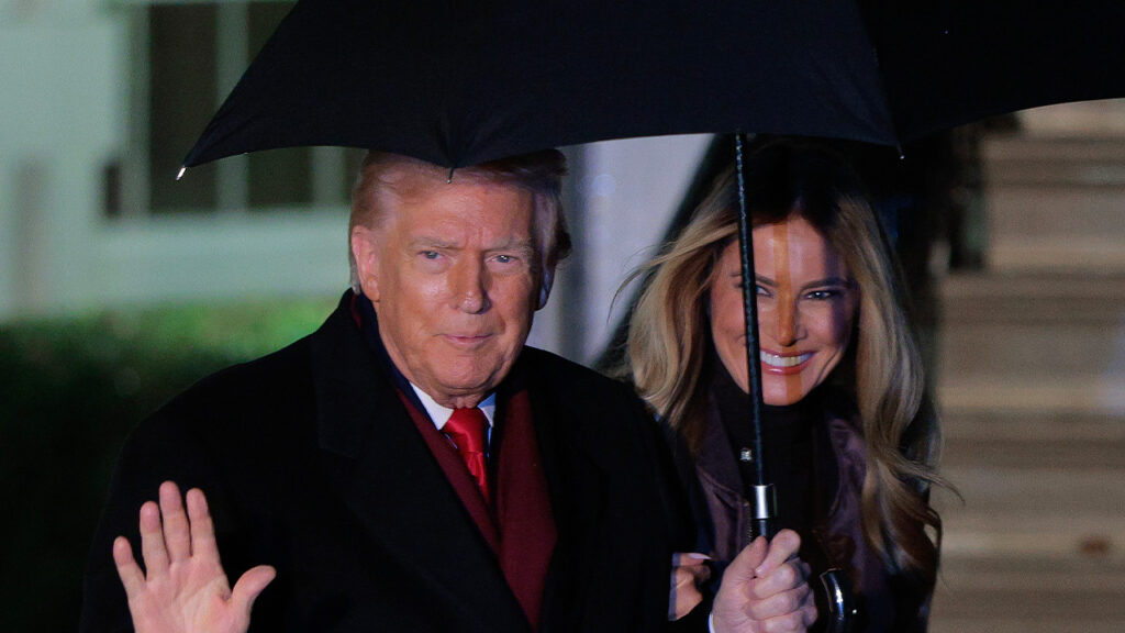 WATCH LIVE: President Trump and first lady Melania Trump arrive in Florida