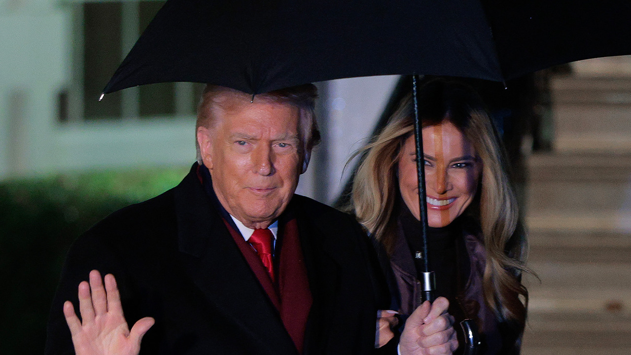 WATCH LIVE: President Trump and first lady Melania Trump arrive in Florida