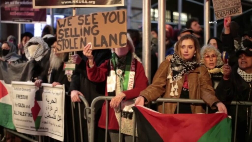 Hundreds of protesters target Manhattan synagogue with antisemitic chants