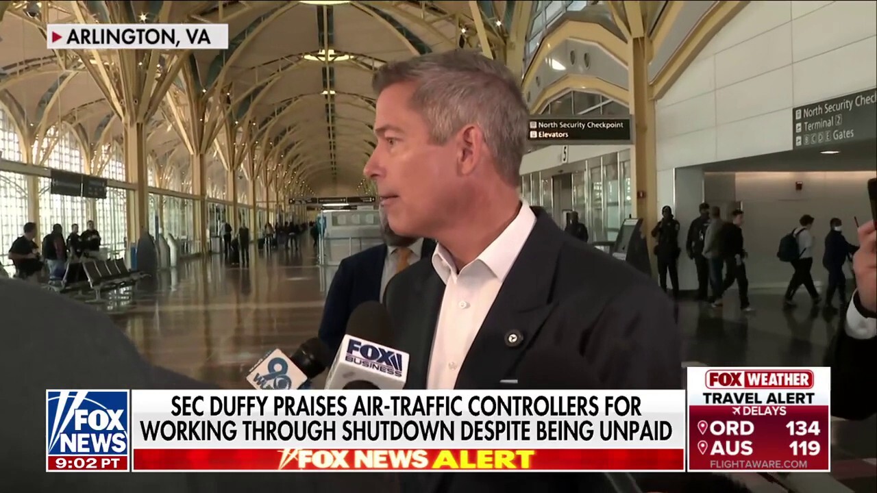 Sec. Duffy praises air traffic controllers as shutdown continues: 'Great professionals'