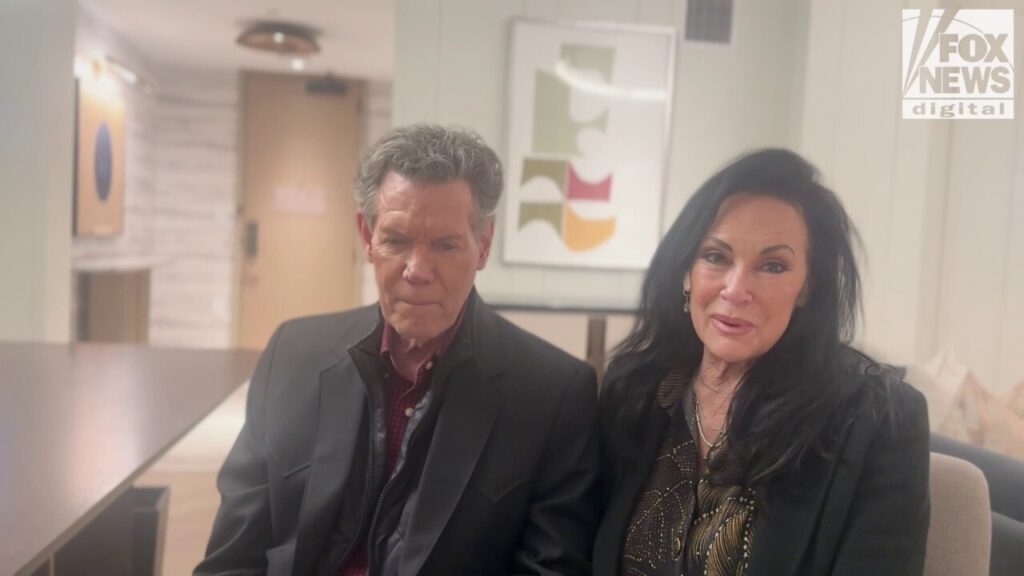 Randy and Mary Travis discuss his new Christmas song