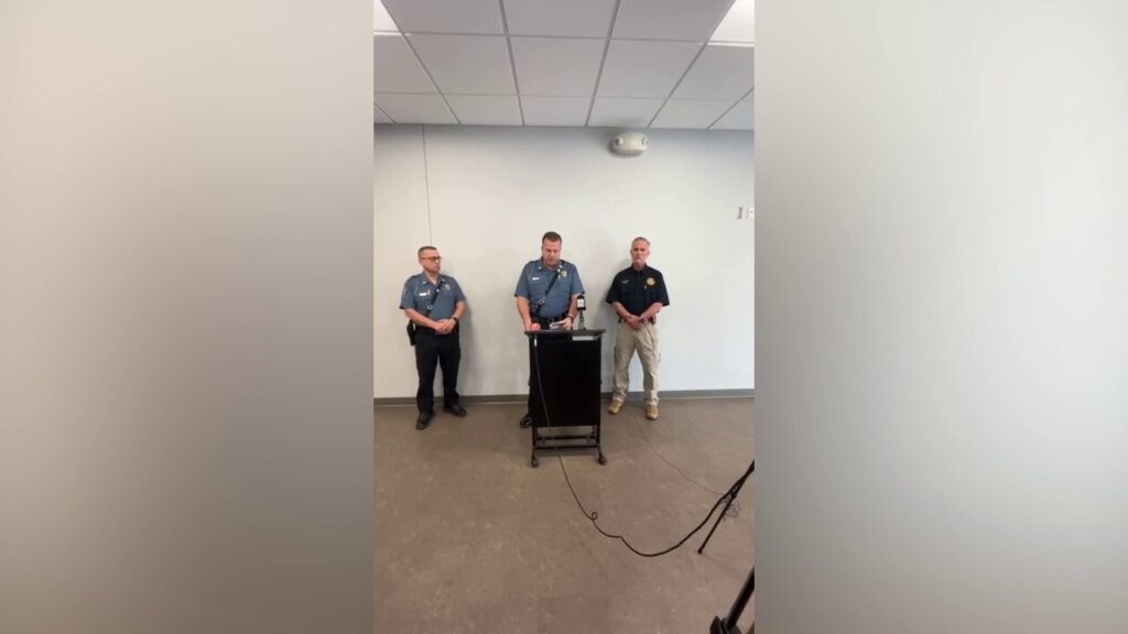 4 officers wounded in Kansas shooting