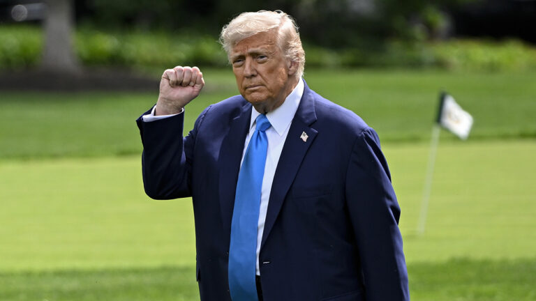 WATCH: President Trump departs the White House, traveling to Mar-a-Lago
