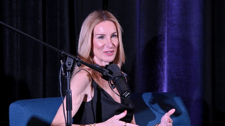 Rising foulmouthed podcast star Jennifer Welch demands that Dem leaders 'get their s--- together'