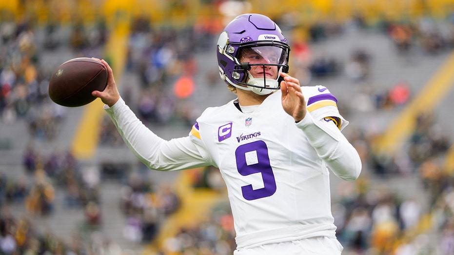 Vikings' JJ McCarthy enters concussion protocol after third straight loss in rollercoaster season