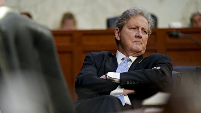 Sen Kennedy says shutdown could last 2 more weeks amid ongoing Obamacare dispute