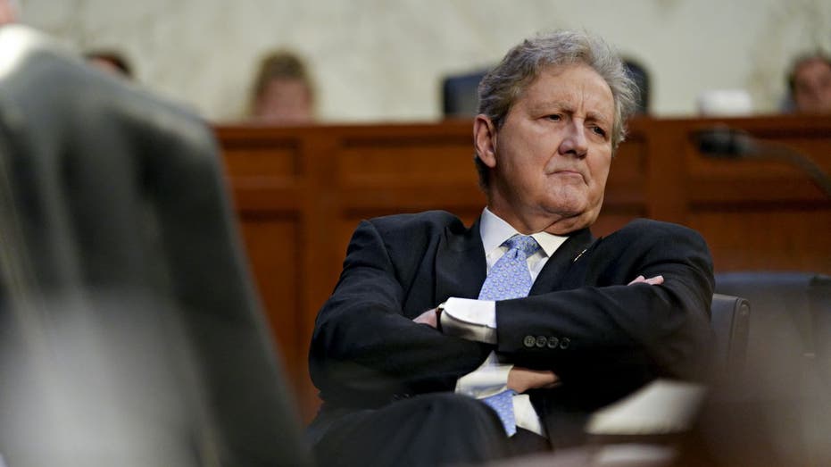 Sen Kennedy says shutdown could last 2 more weeks amid ongoing Obamacare dispute