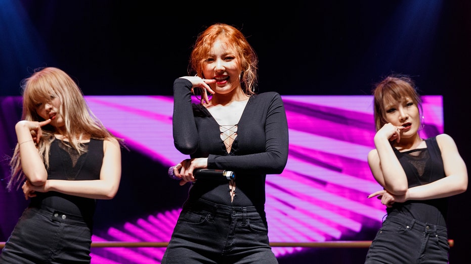K-pop star collapses mid-performance, sparking concern over recent weight loss