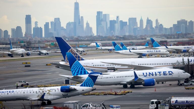 Fox News Politics Newsletter: Charts show shutdown airport disruption