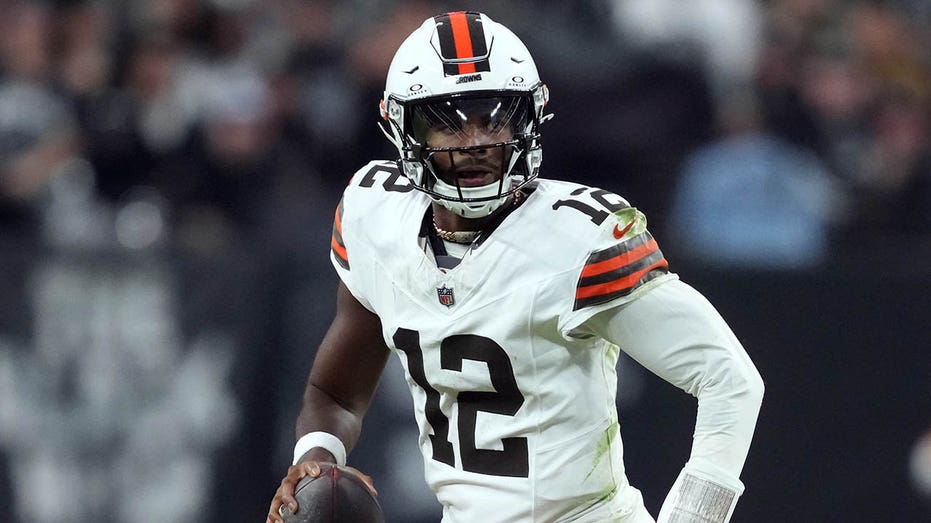 Browns commit to Shedeur Sanders as starting quarterback
