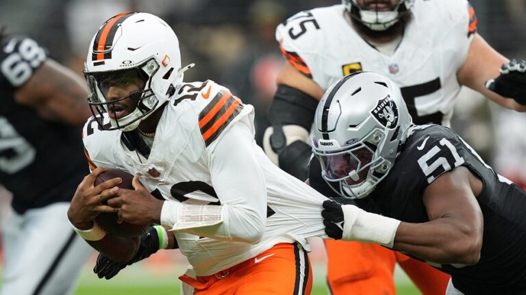 Ex-NFL star praises Shedeur Sanders for 'mental toughness' to bounce back from poor debut to beat Raiders