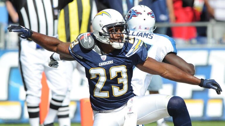 Ex-NFL star makes stance clear: 'Men don’t belong in women’s safe spaces'