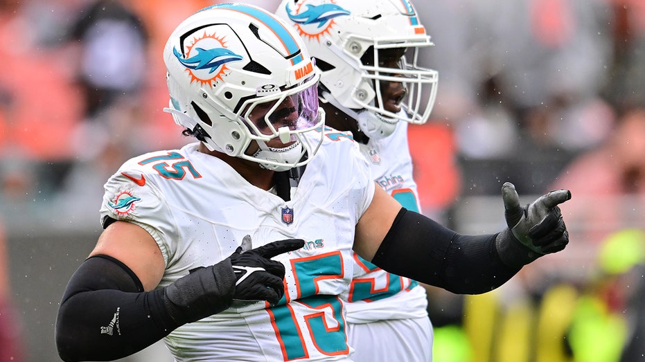 Eagles add Jaelan Phillips in latest move to bolster defense: reports