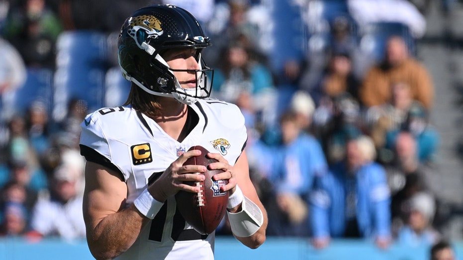 Titans, Jaguars players fight after big hit on Trevor Lawrence