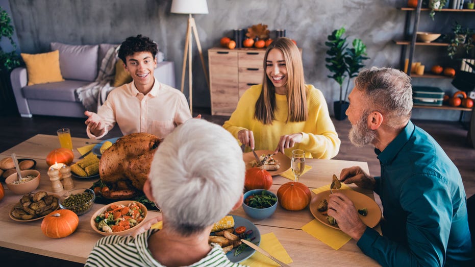 When's the best time to eat Thanksgiving dinner? Experts share their verdict