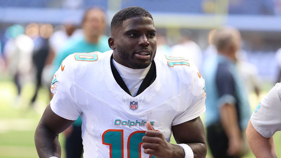 Tyreek Hill praises Chiefs coach as a 'f---ing animal' after disagreeing with Trump on NFL kickoff rule